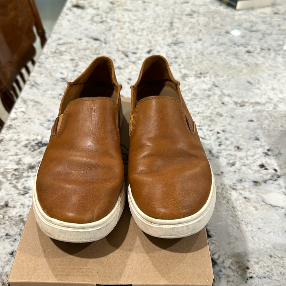 Olukai pehuea leather slip on shoes